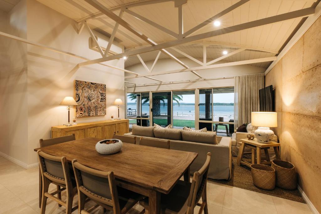 Aboriginal Art Featured at Baird Bay Luxury Seaside Villas | KTAFA